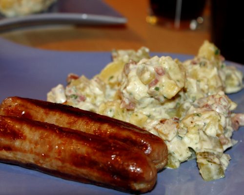 https://elkhornantiquefleamarket.com/wp-content/uploads/2020/04/elkhorn-antique-flea-market-brats-and-potato-salad-500x400.jpg